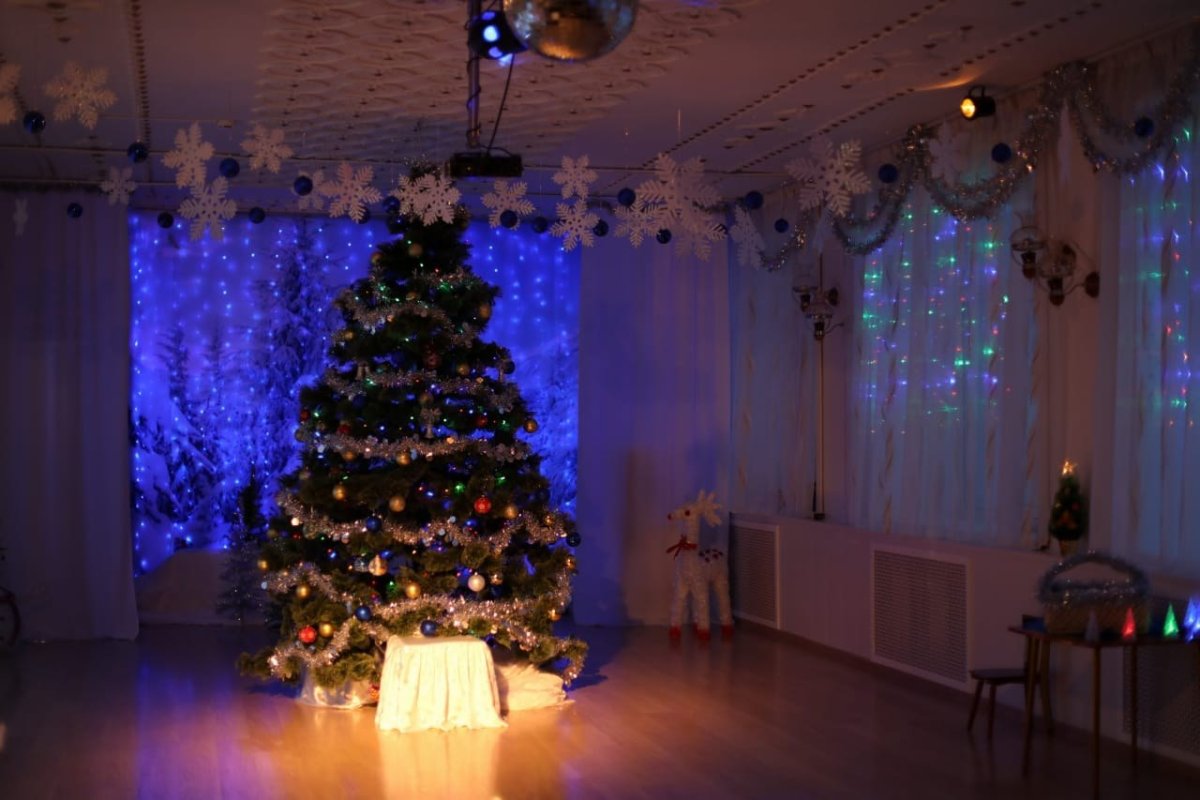 Новогоднее украшение зала