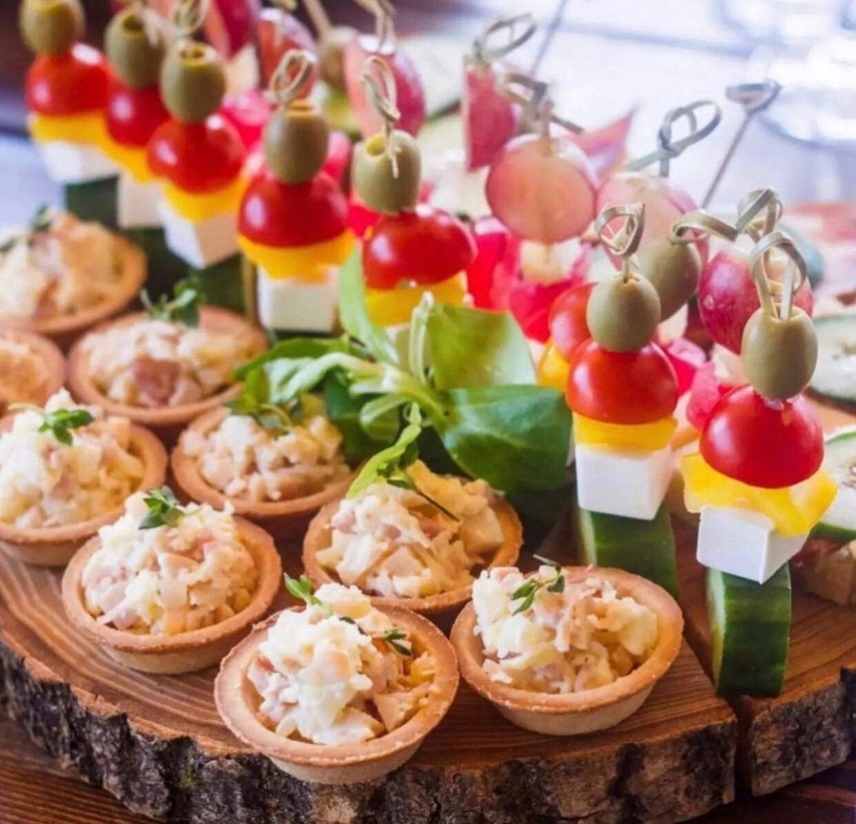 • Канапе «ананасовый кораблик»