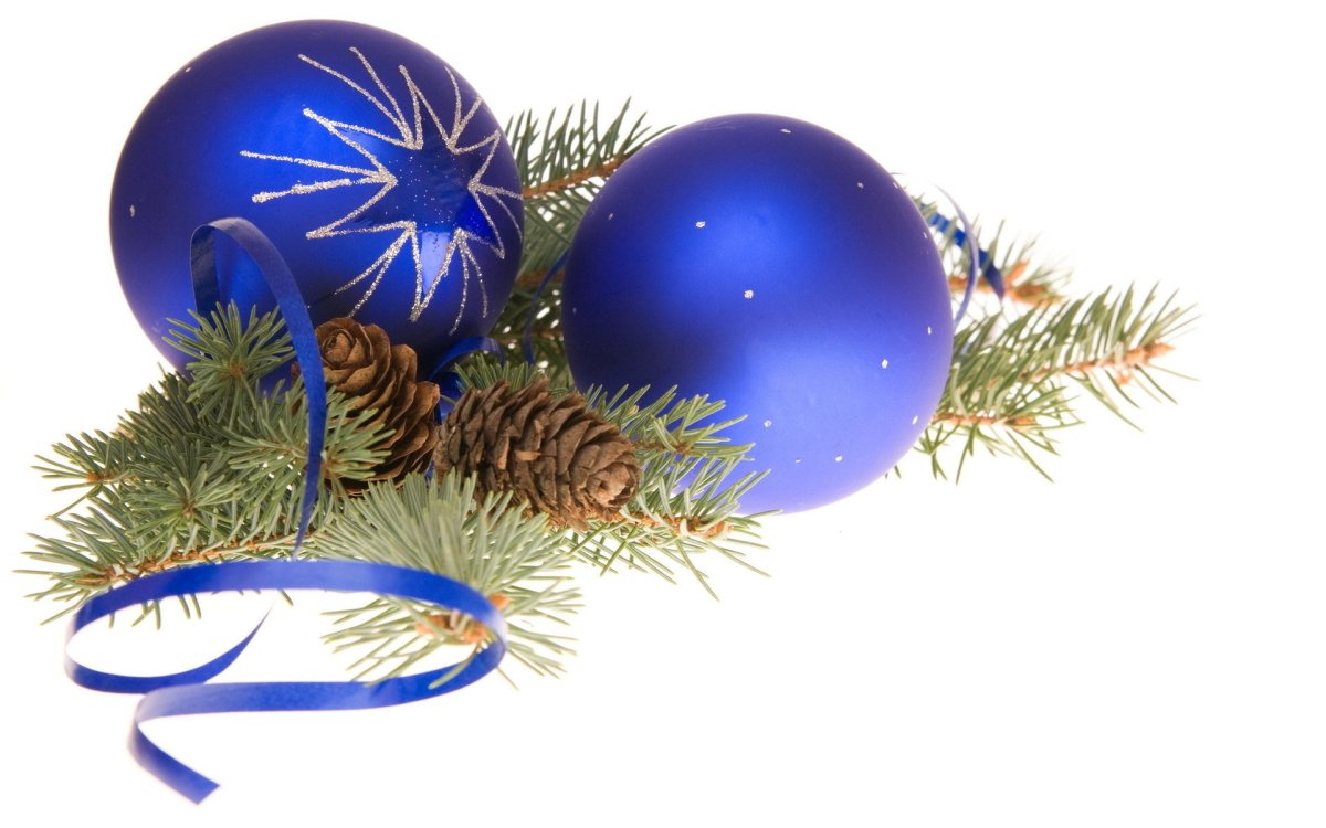 Елочные шары на ветке