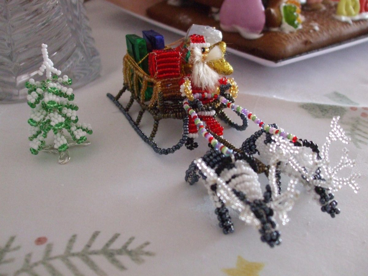 Новогодние броши