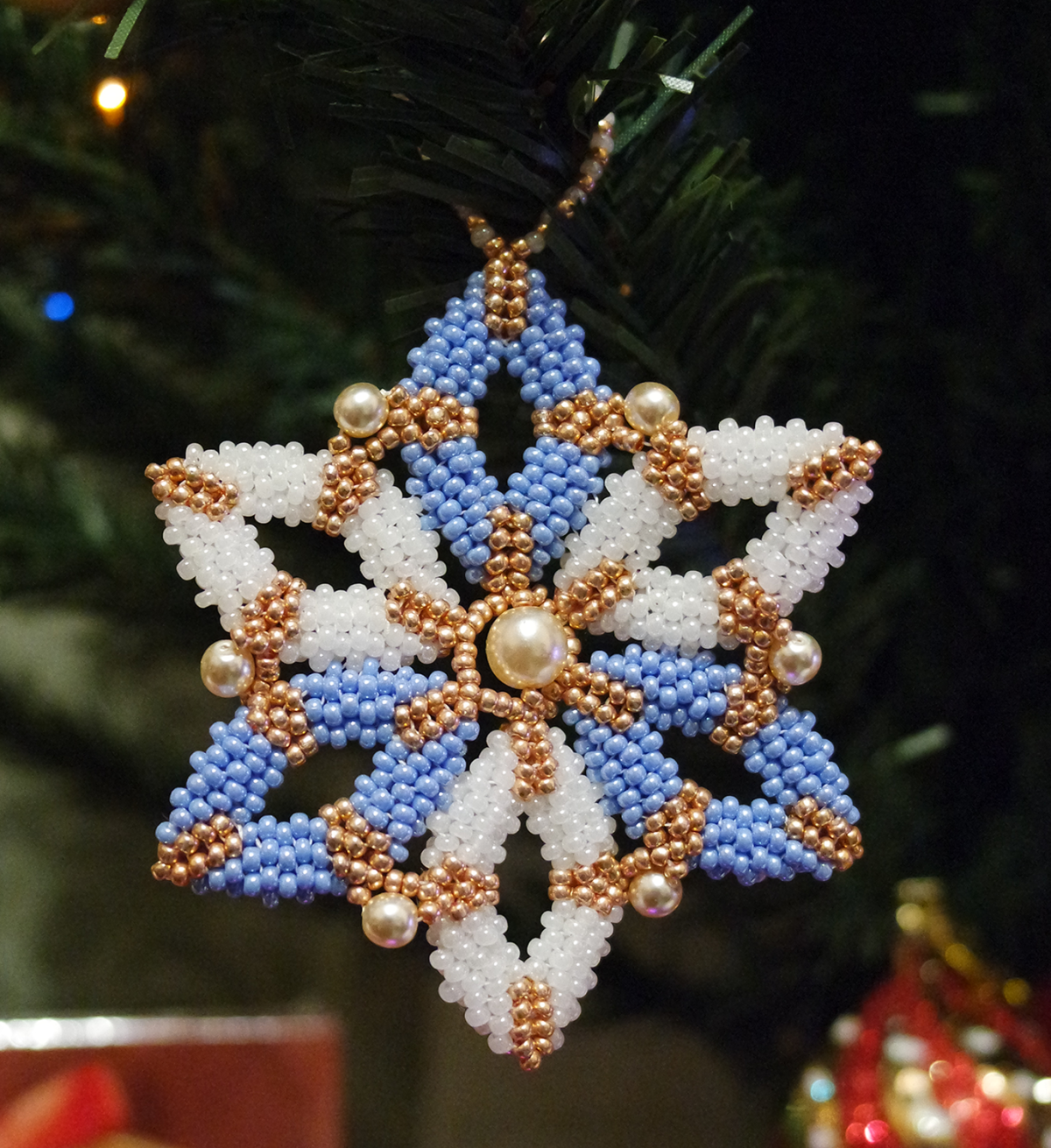 Игрушки на елку из стекляруса