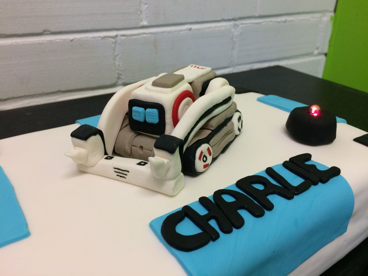 Торт на день рождение с роботами
