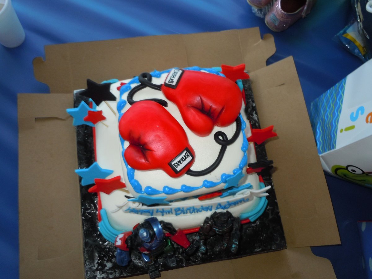 Торт в виде робота