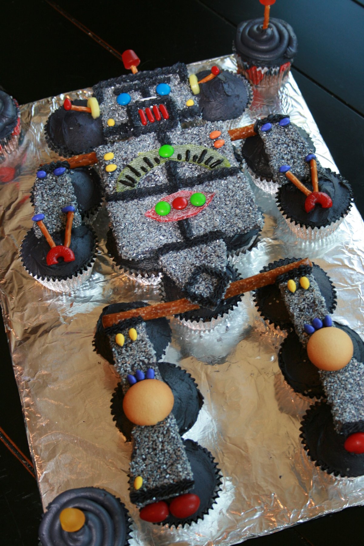 Торт с роботами