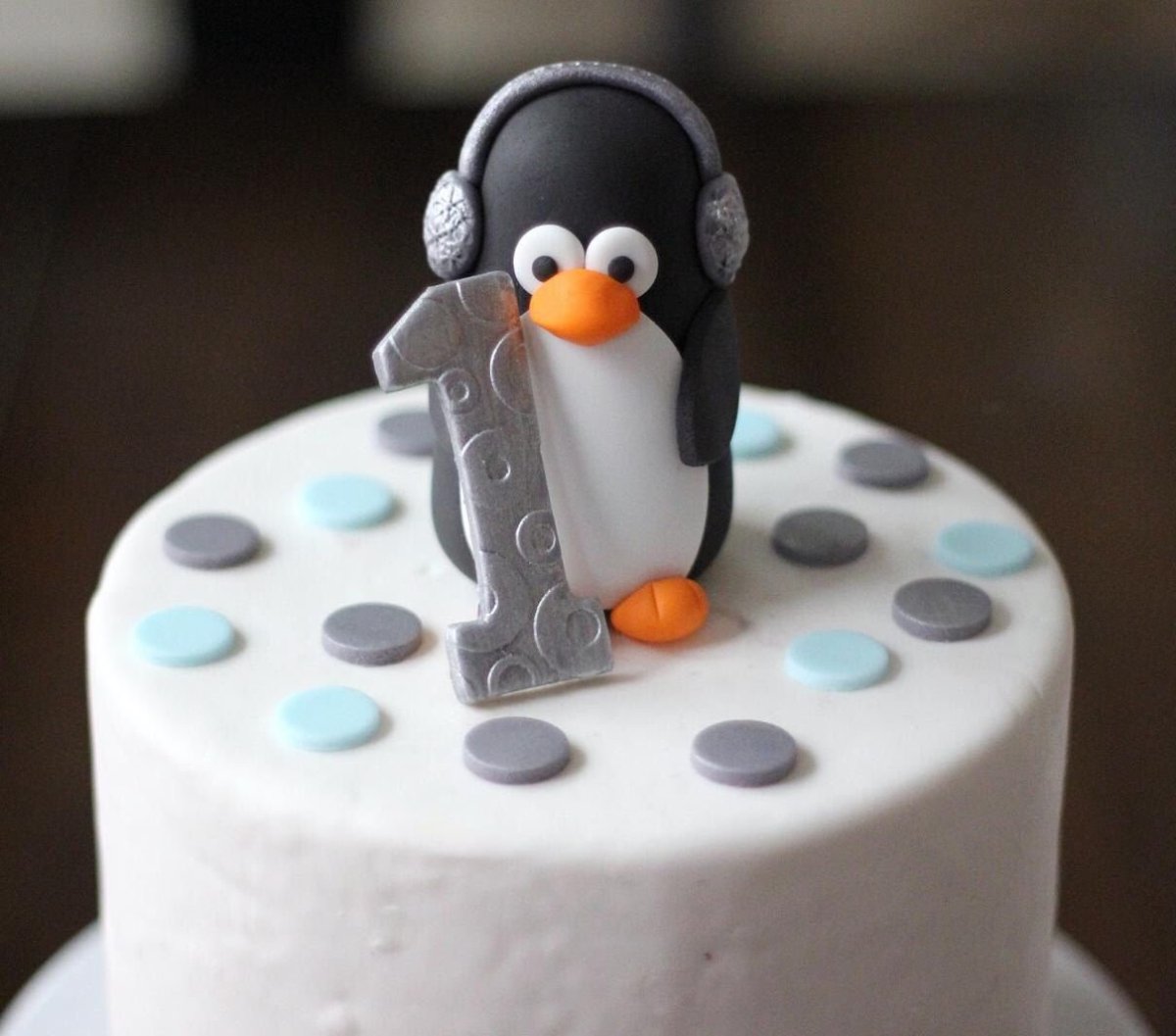 Нарисованный Пингвин с тортиком