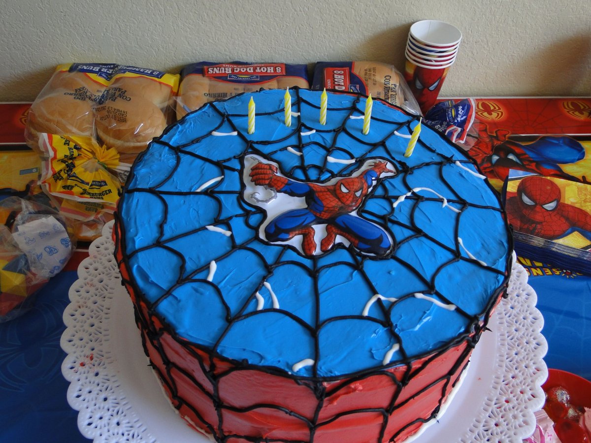 Торт человек паук кремовый