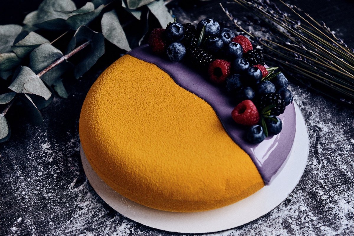 Чернично лимонный муссовый торт