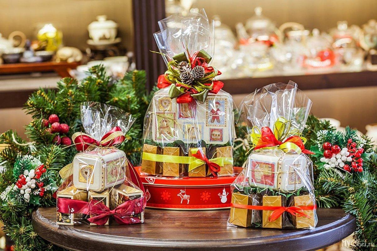 Новогодние саночки из конфет