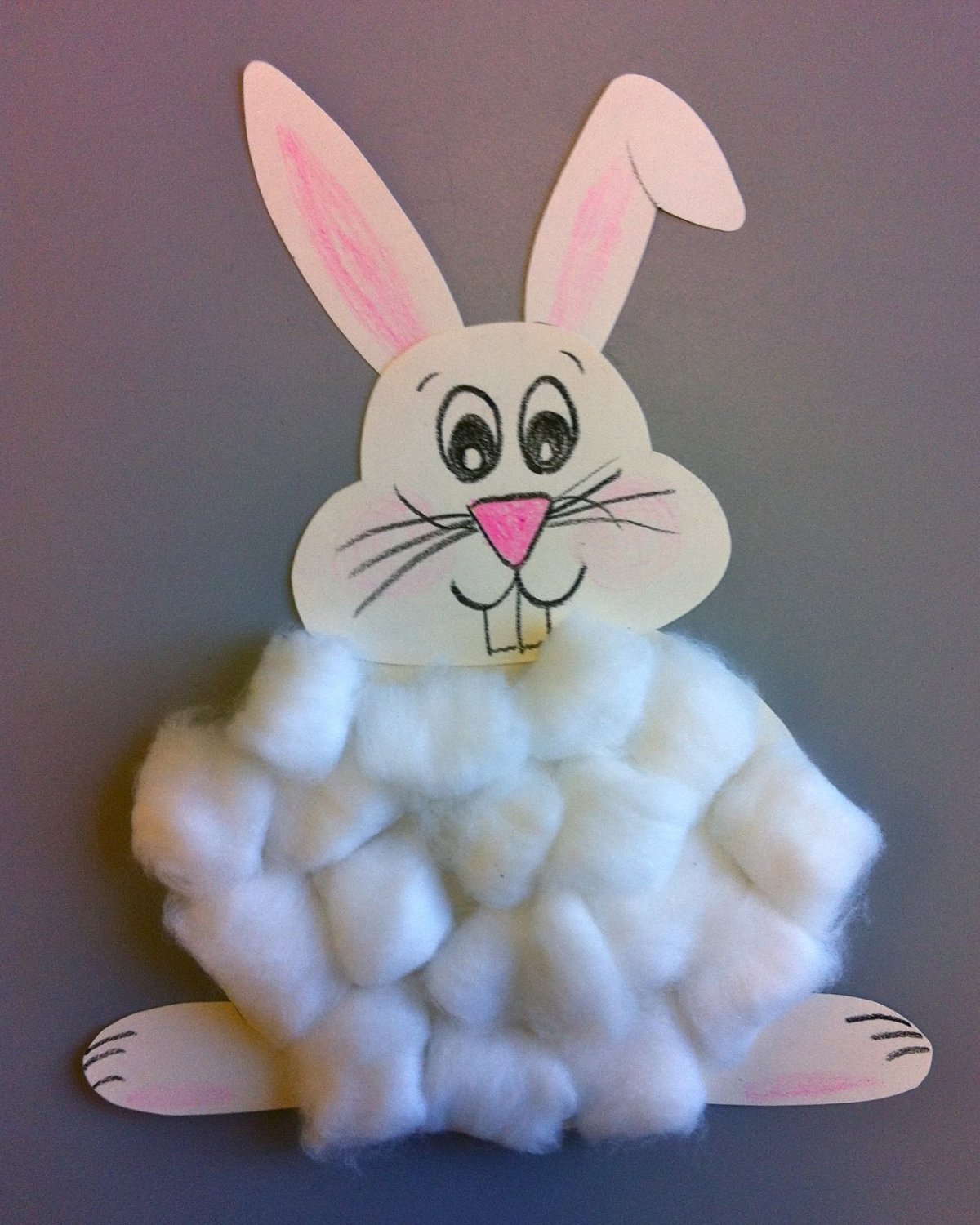 Пасхальный заяц с яйцом