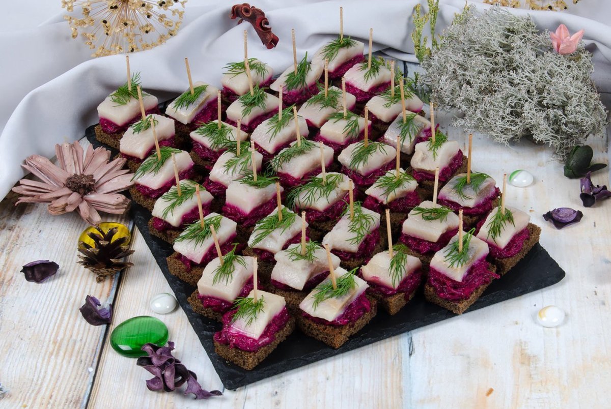 Бутербродики с селедкой и бородинским хлебом