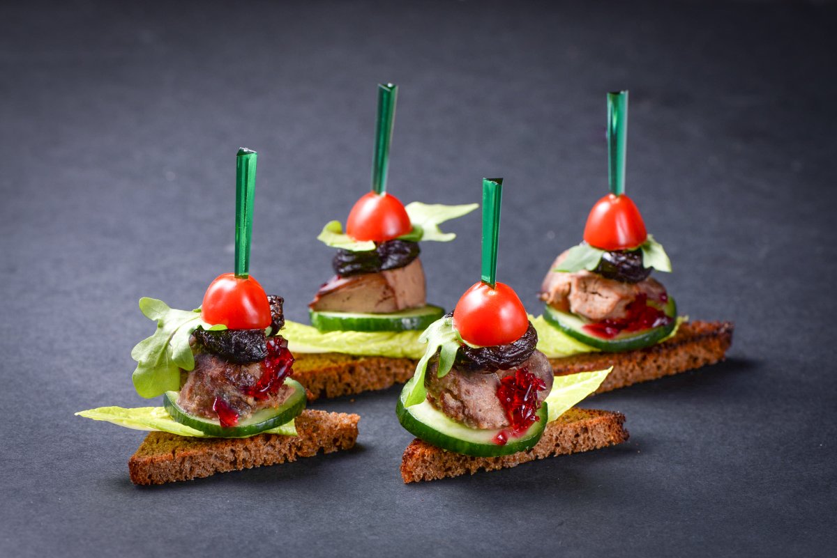 Сало с черным хлебом