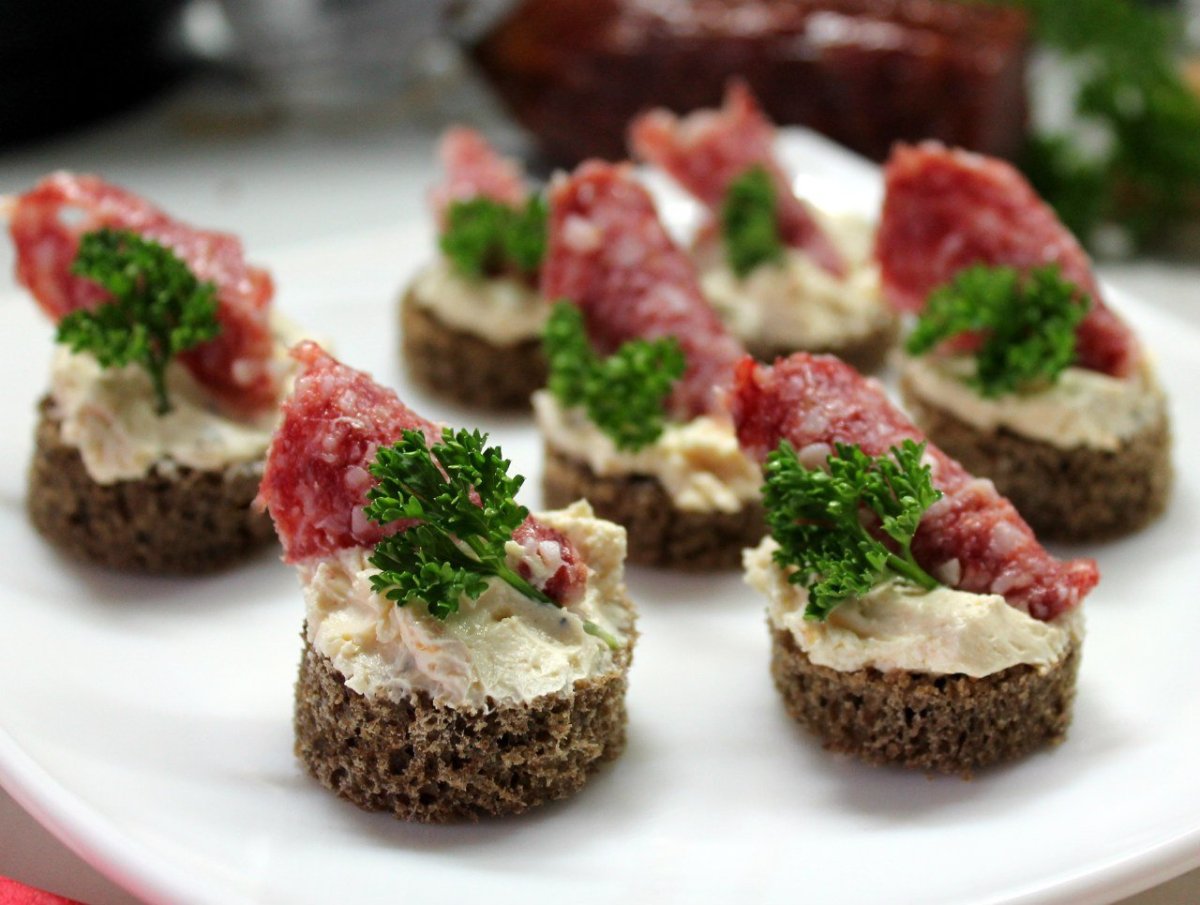 Бутерброды с селедкой