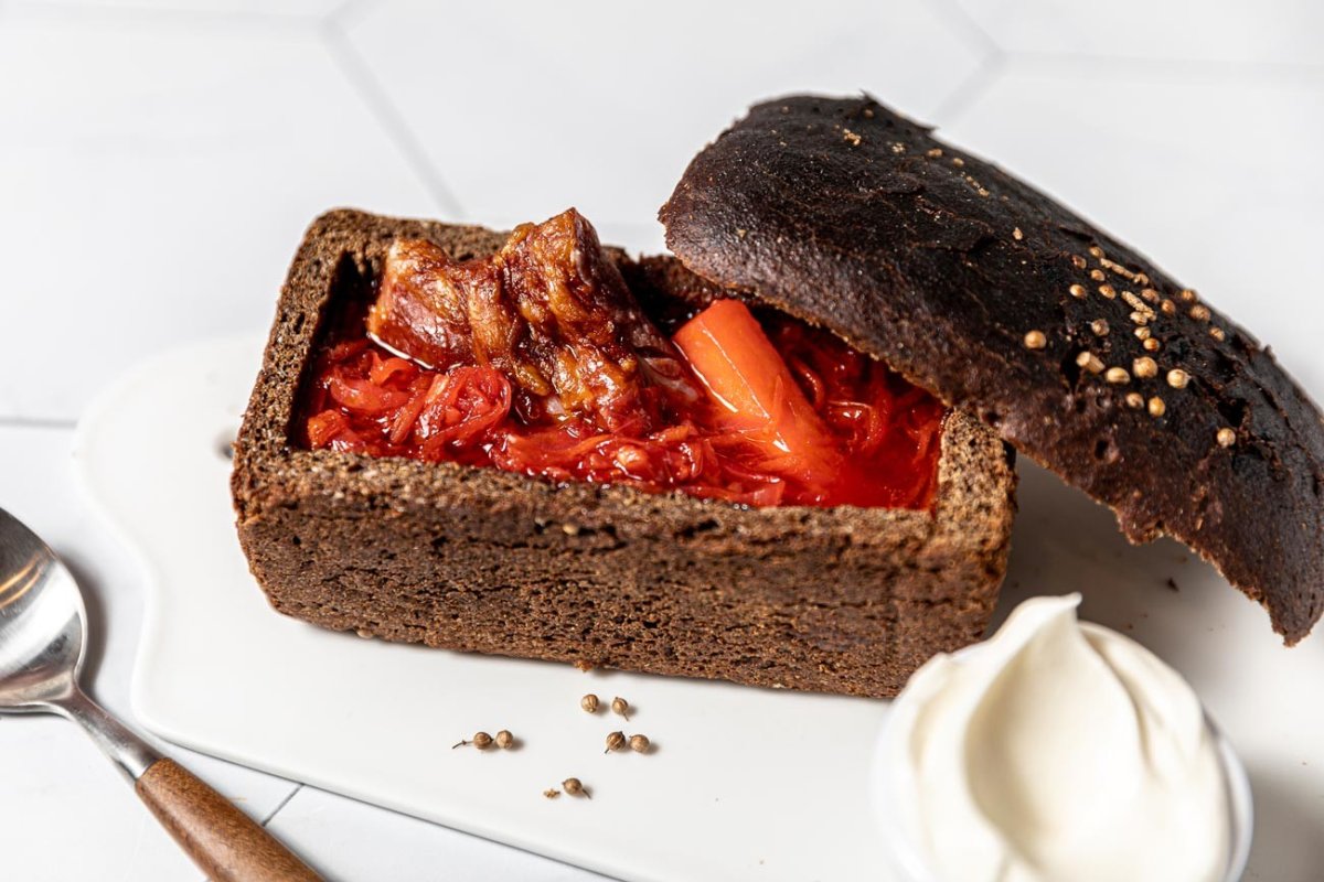 Канапе с бородинским хлебом и селедкой