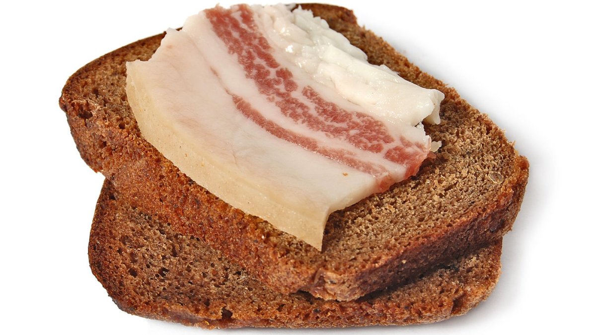 Красивый бутерброд с салом