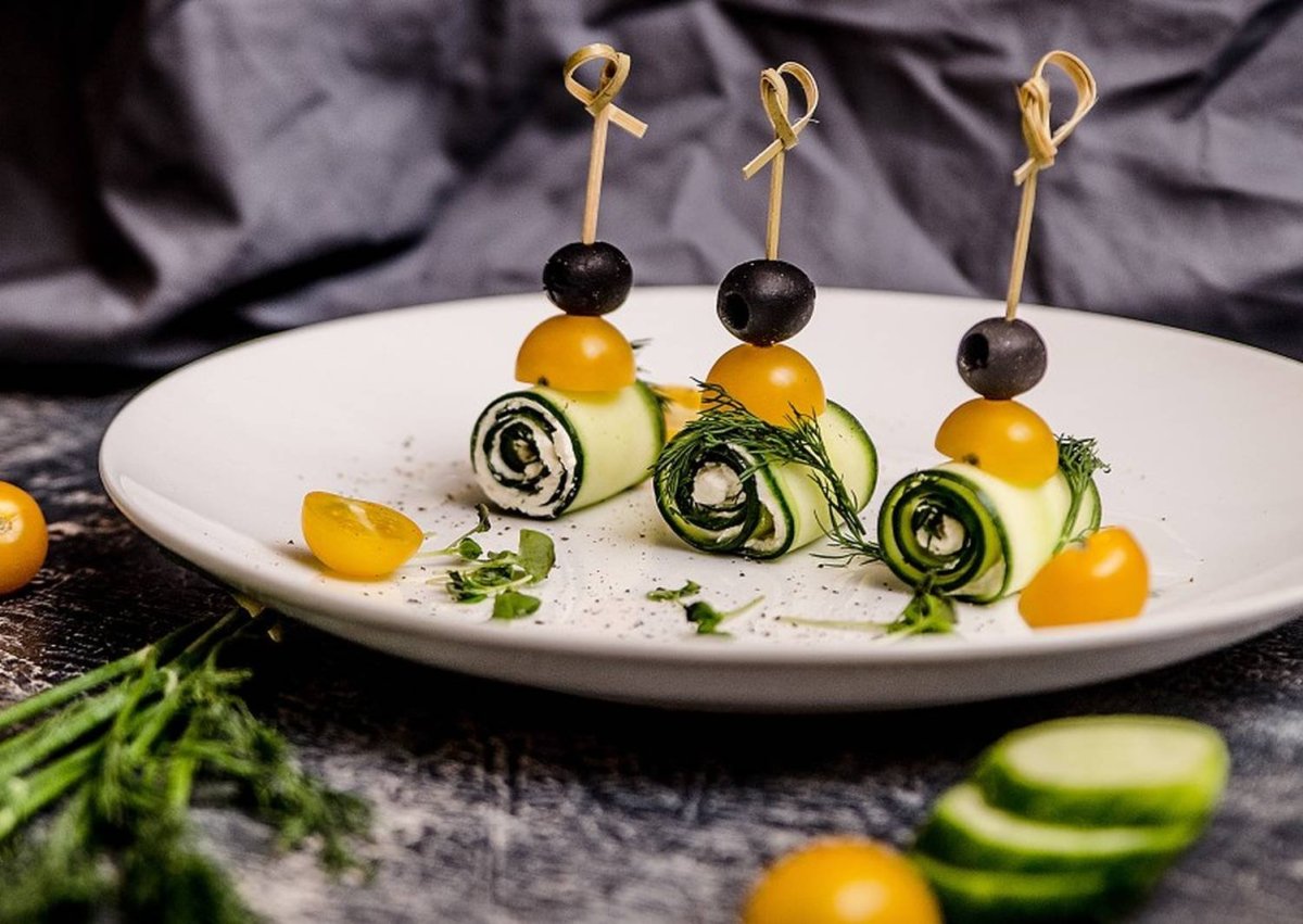 Канапе помидоры черри моцарелла