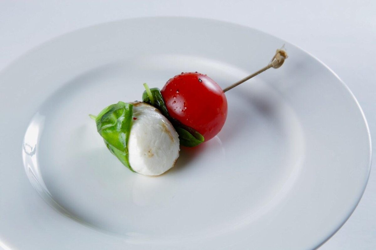 Кростини с моцареллой