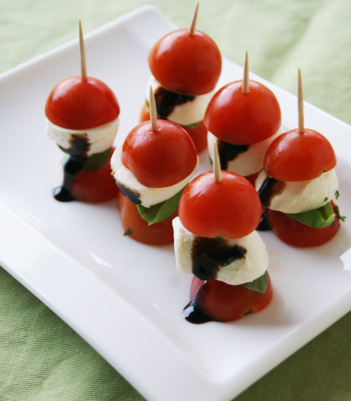 Венок из черри с моцареллой