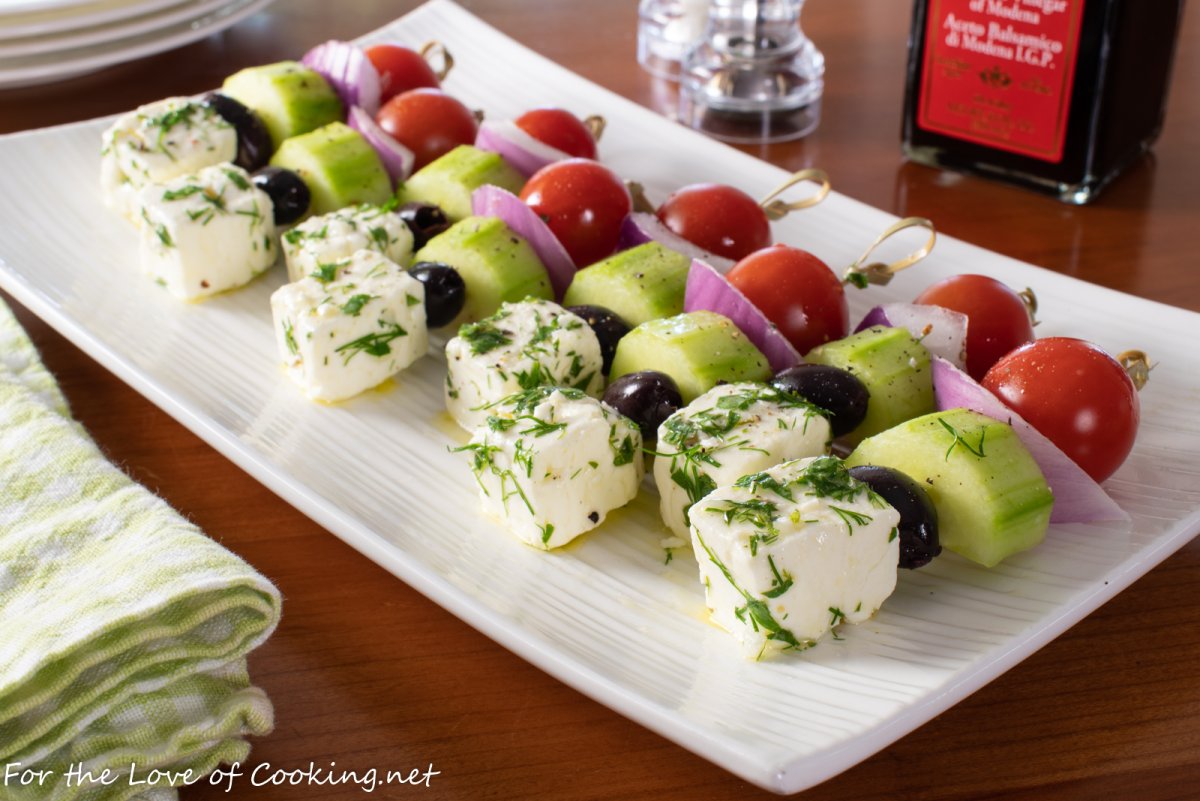 Канапе моцарелла с черри и базиликом