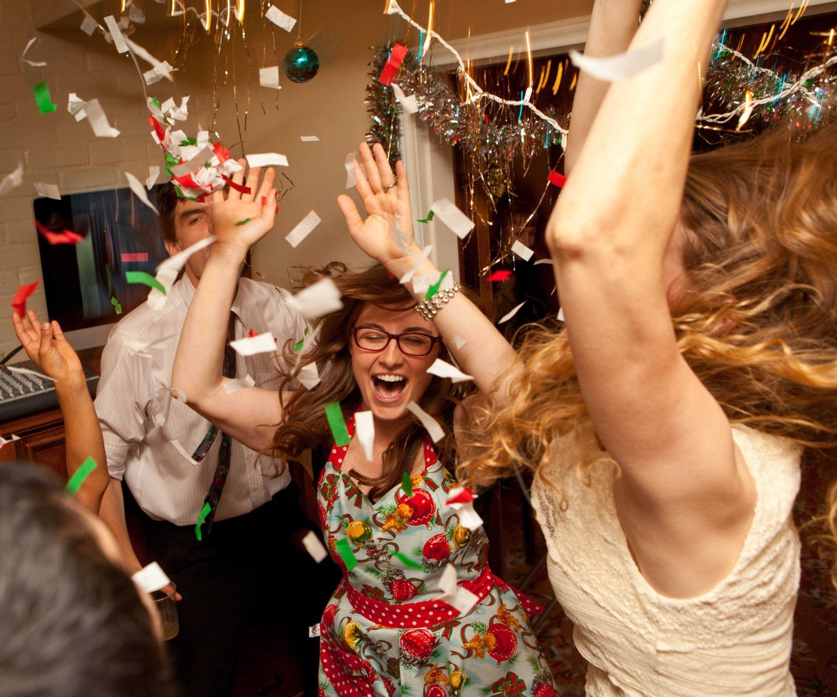 Дед Мороз и Снегурочка танцуют