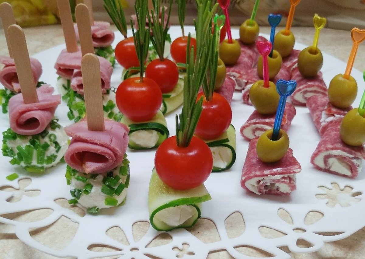 Канапе из колбасы