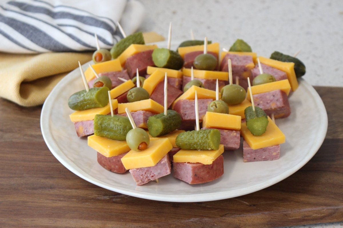 Канапе с бастурмой