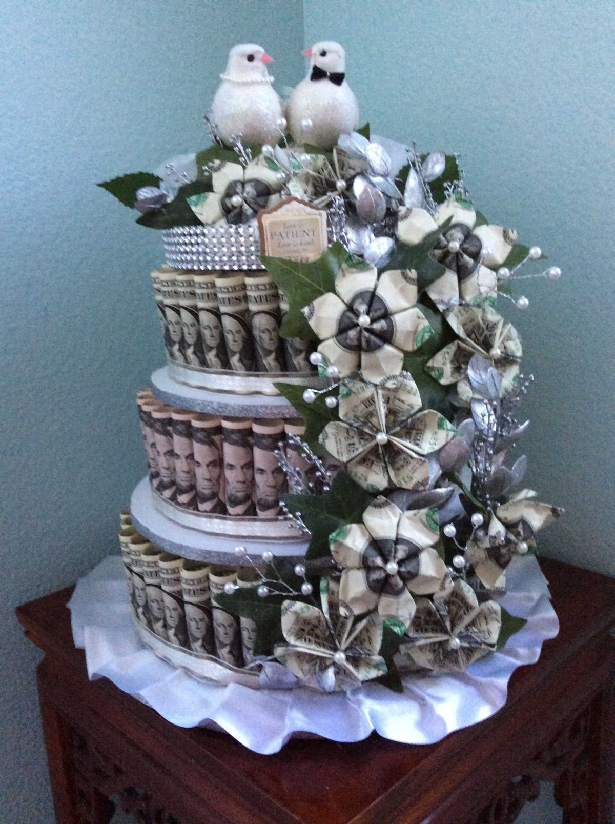 Денежный торт на свадьбу