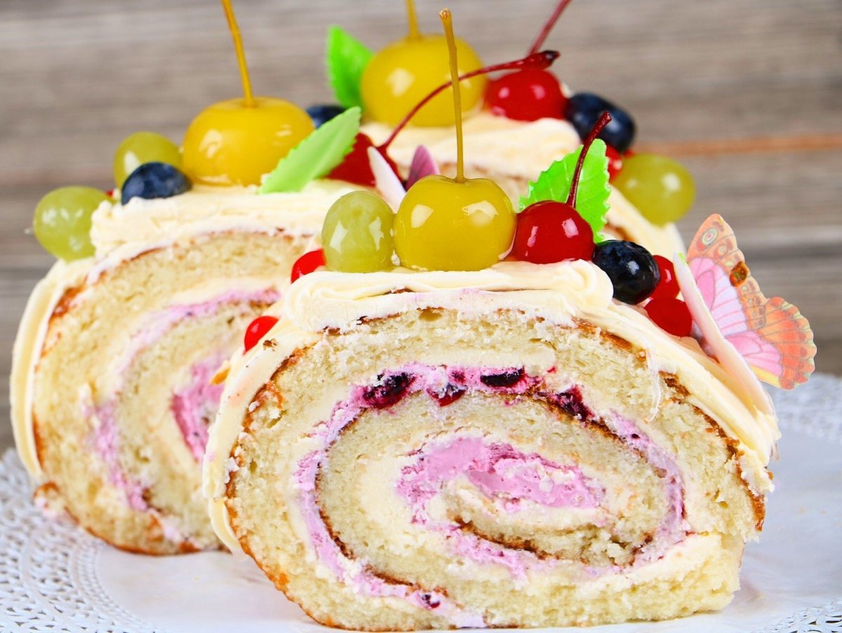 Рулет фруктовый бисквитный