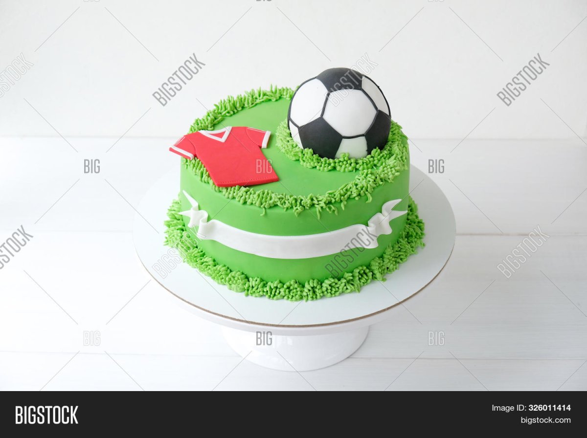 Шоколадный футбольный торт