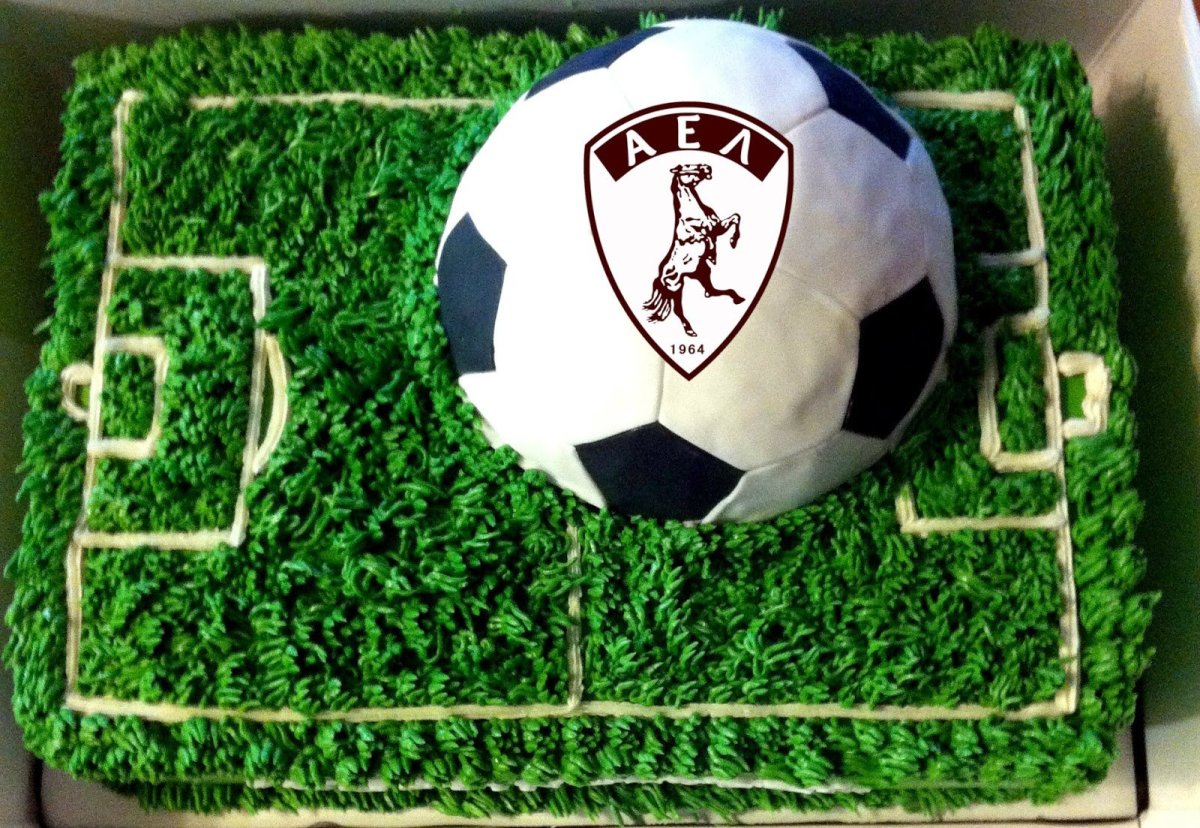 Силуэт футболиста на торт