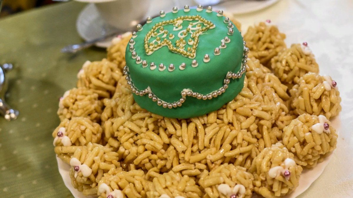 Восточные сладости Рахат лукум и чай