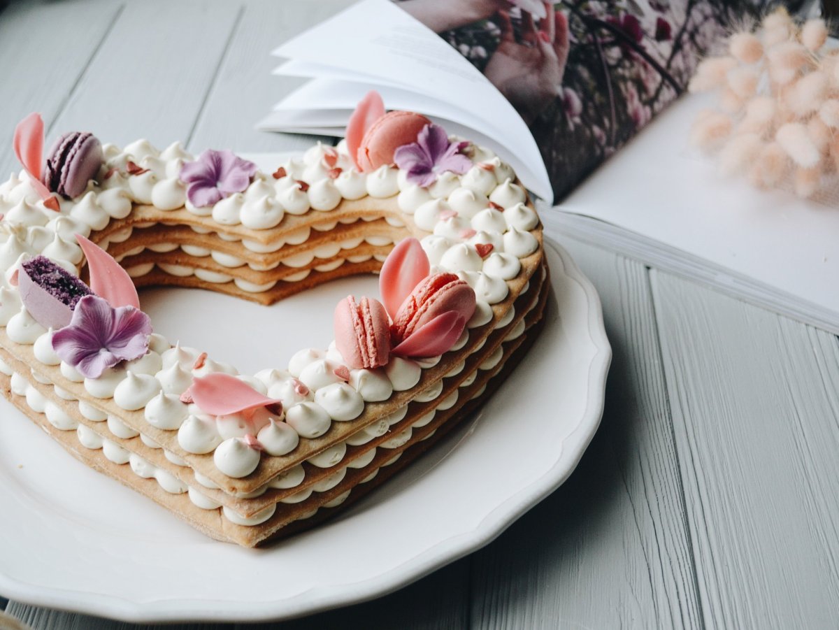 Торт сердце из медовых