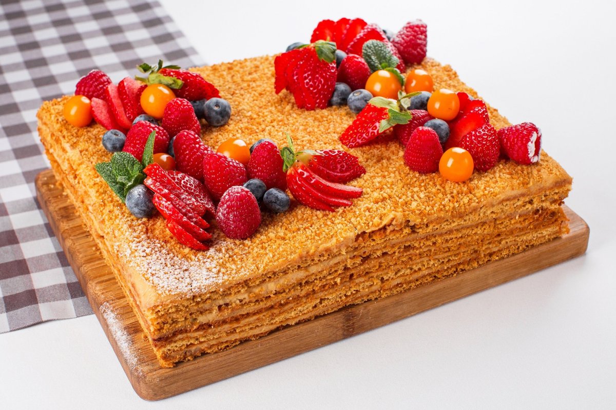 Медовик с пчелками и сотами