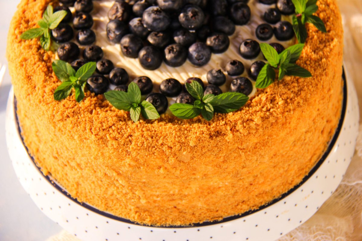 Украшение медового торта