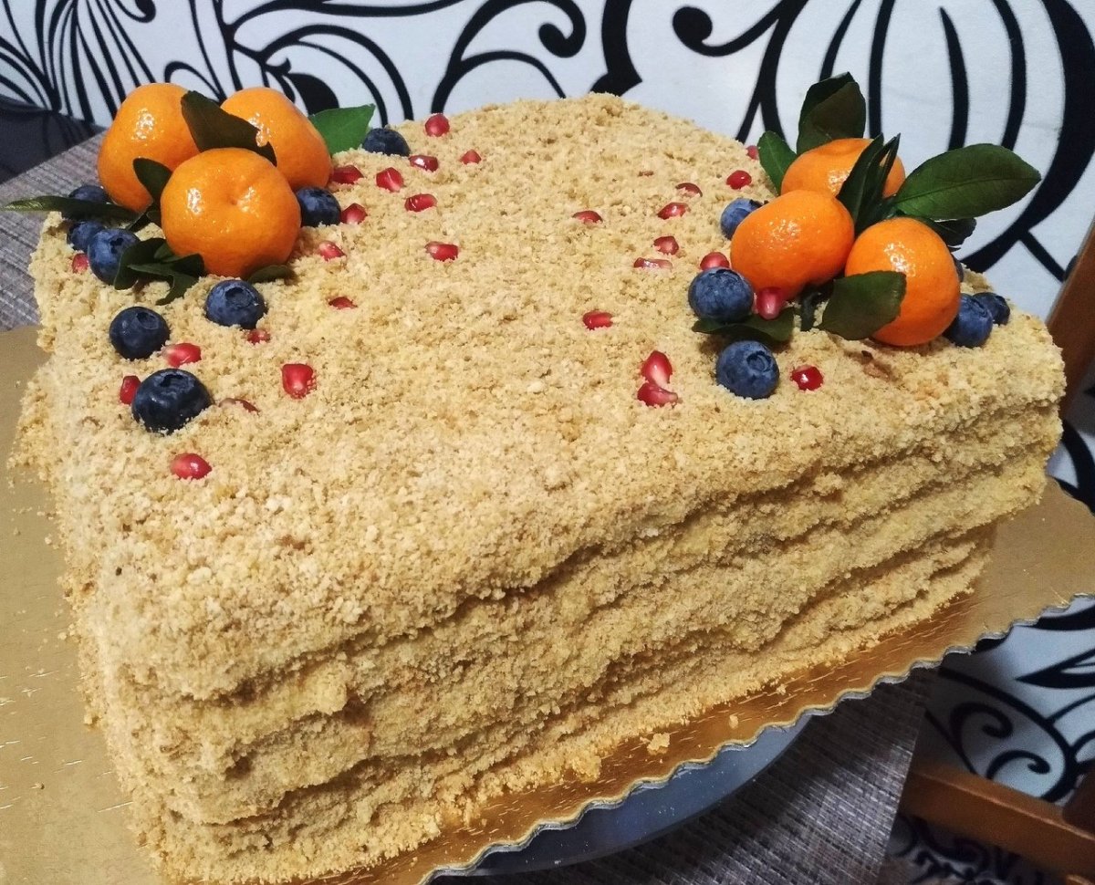 Украшение медовика кремом чиз