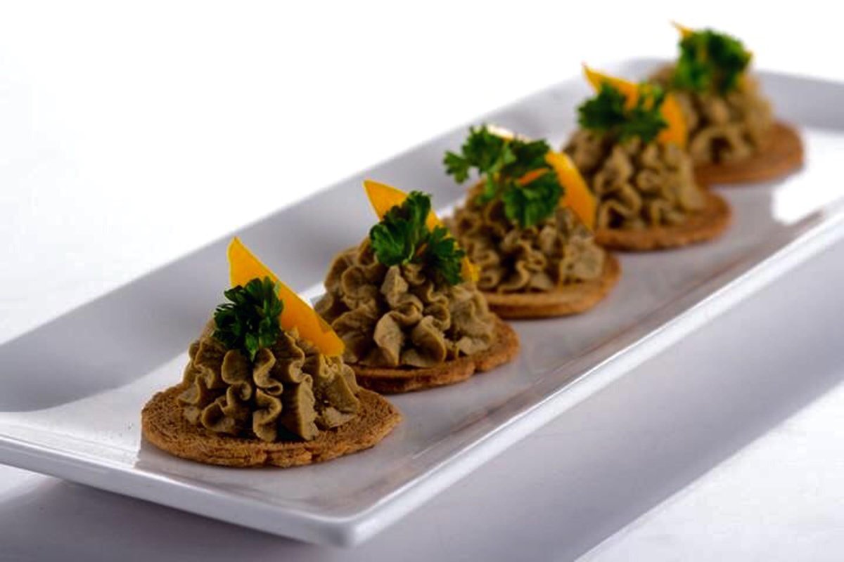 Бутерброды с печенью трески на праздничный стол