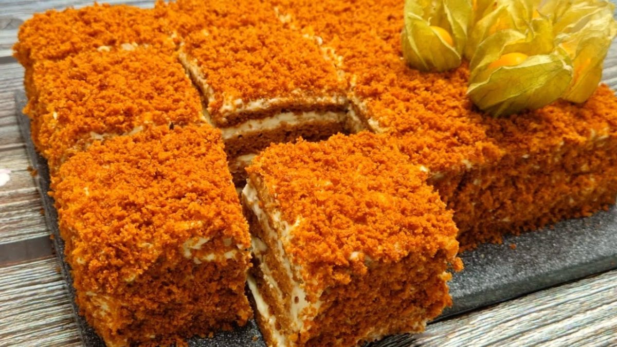 Медовик сметанник