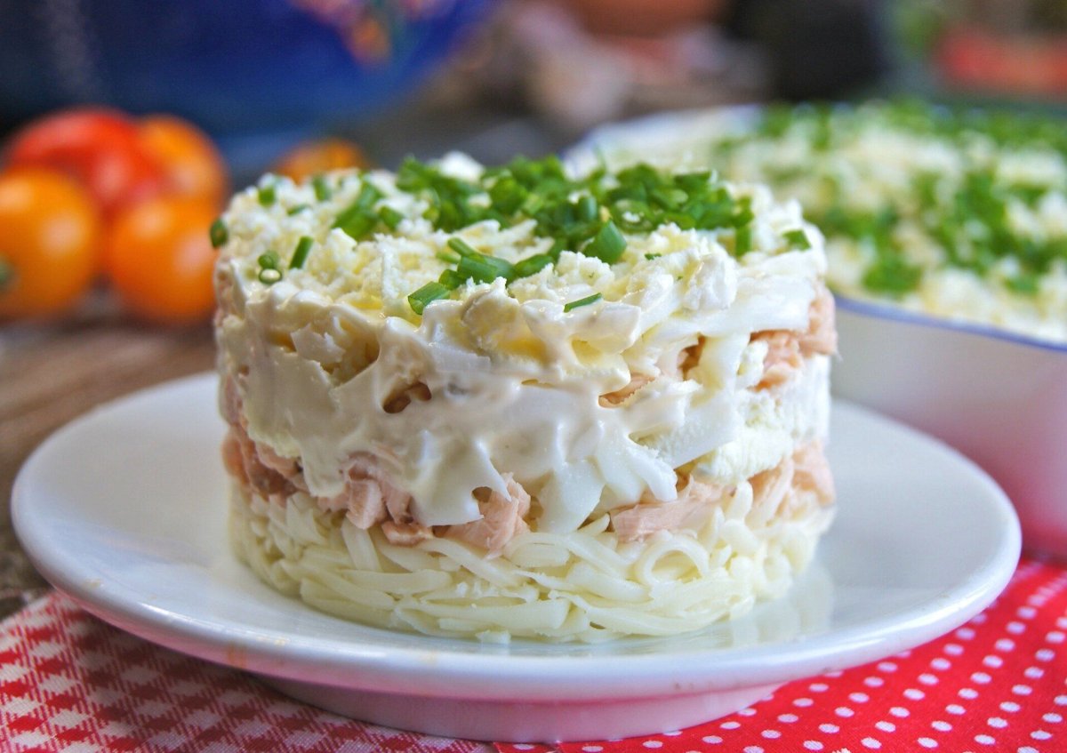 Украшение слоеных салатов