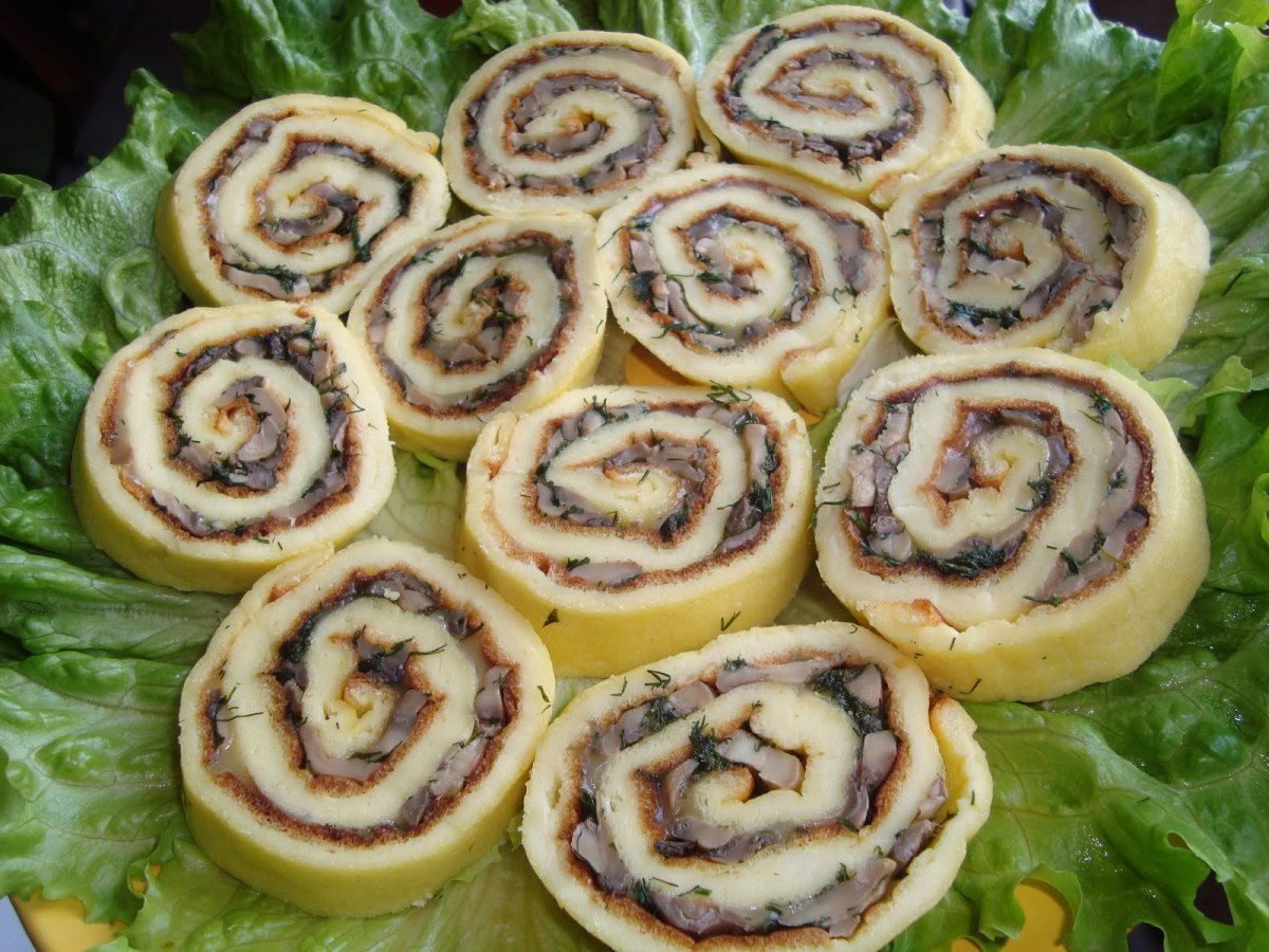 Рулетики из лаваша с красной рыбой