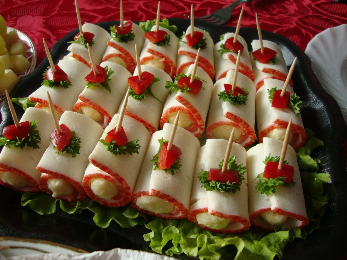 Праздничный рулет закусочный