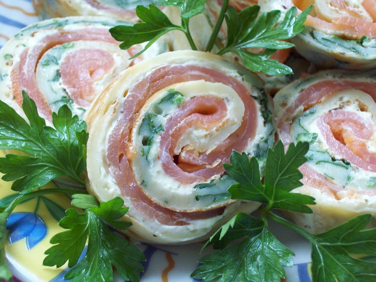 Рулет из лаваша с корейской морковкой