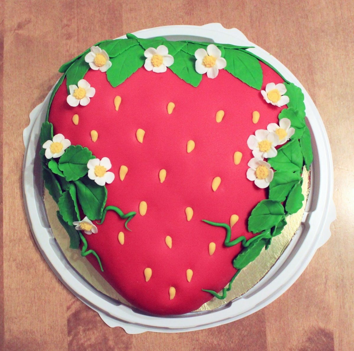 Тортик в виде клубники