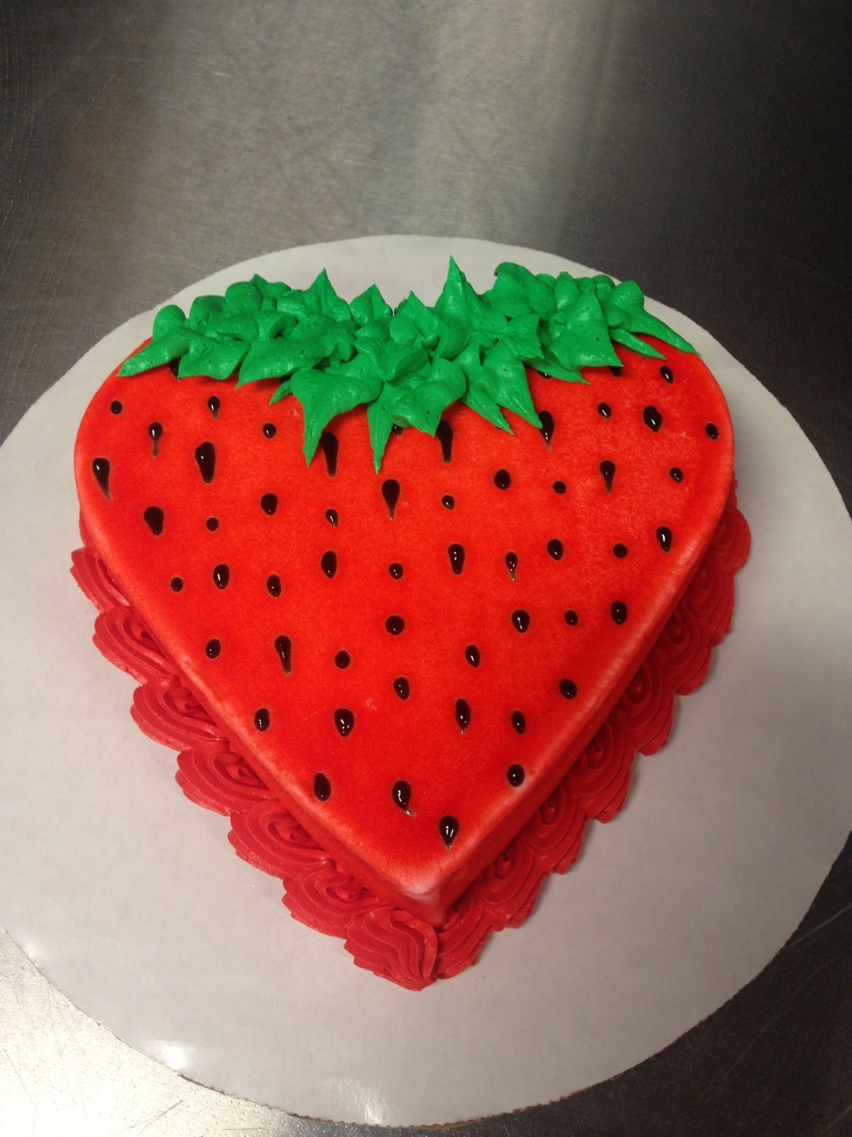 Декор торта сердечками