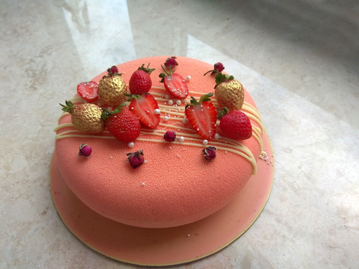 Красный бархат с крем чиз и клубникой