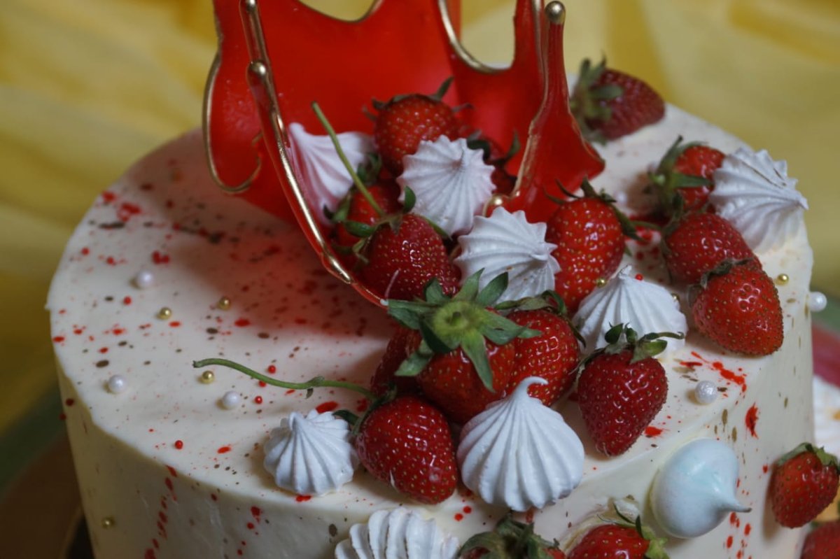 Муссовый торт с клубникой