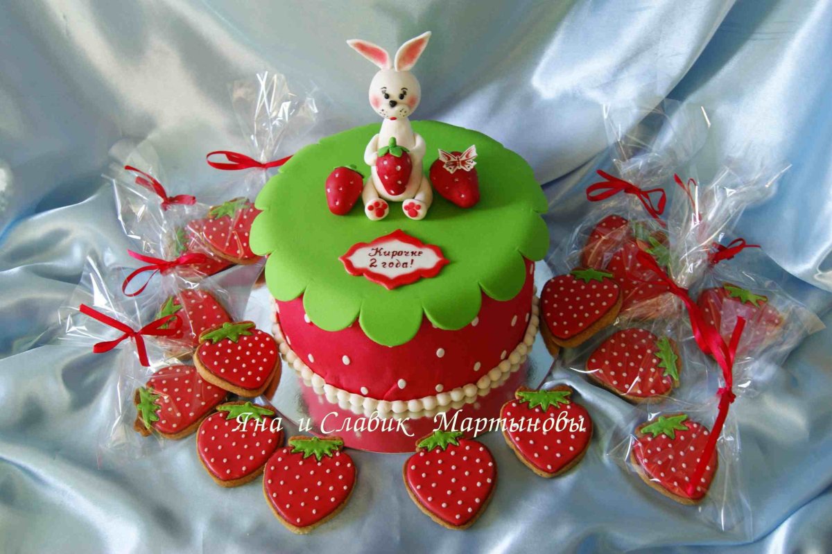 Торт муссовый торт с зеркальной глазурью