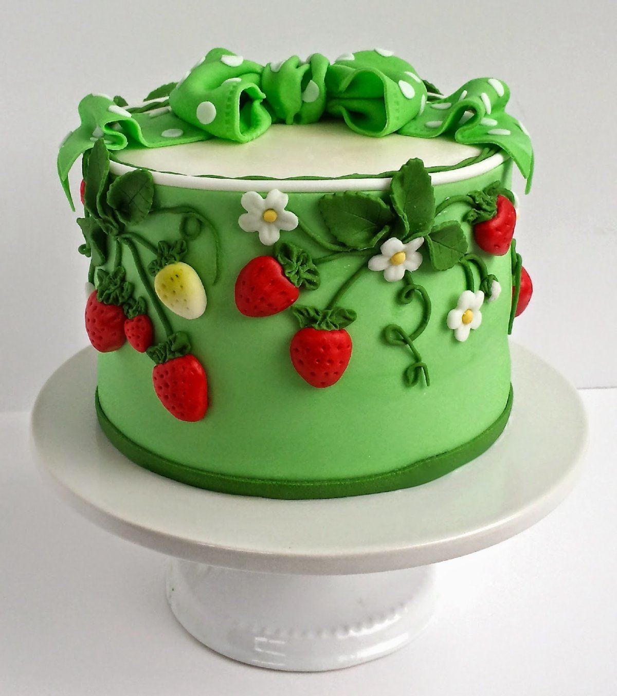 Торт Клубничная корзинка