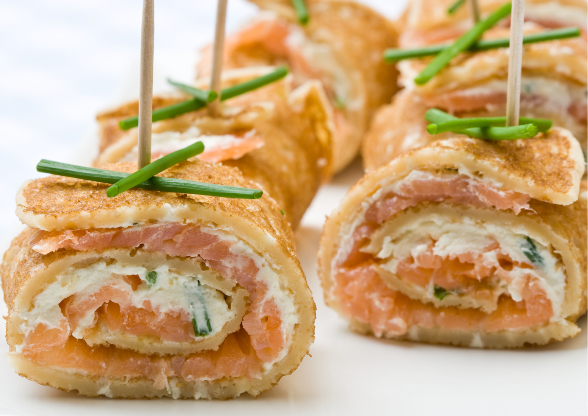 Блинные рулетики с семгой и творожным сыром