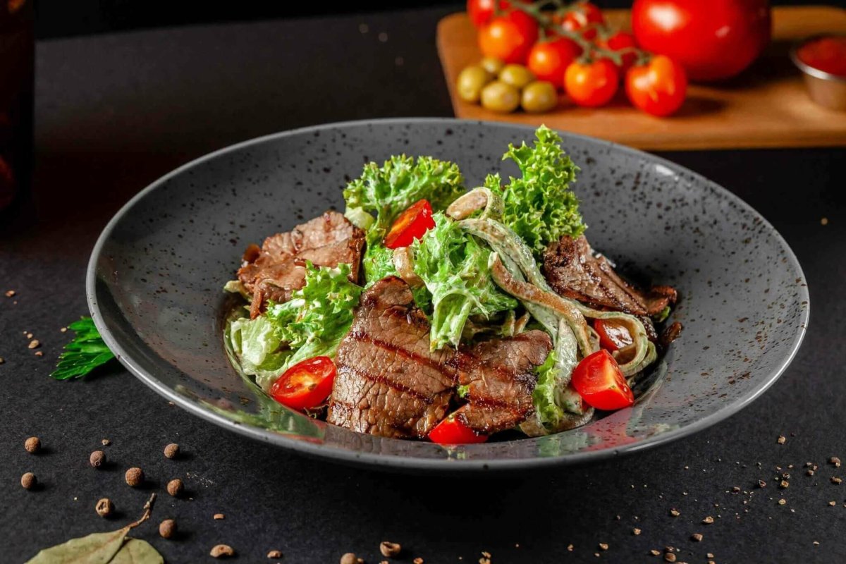 Греческий салат с копченой курицей