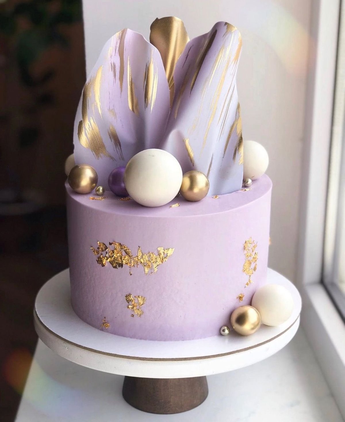 Торт с шоколадными парусами декор