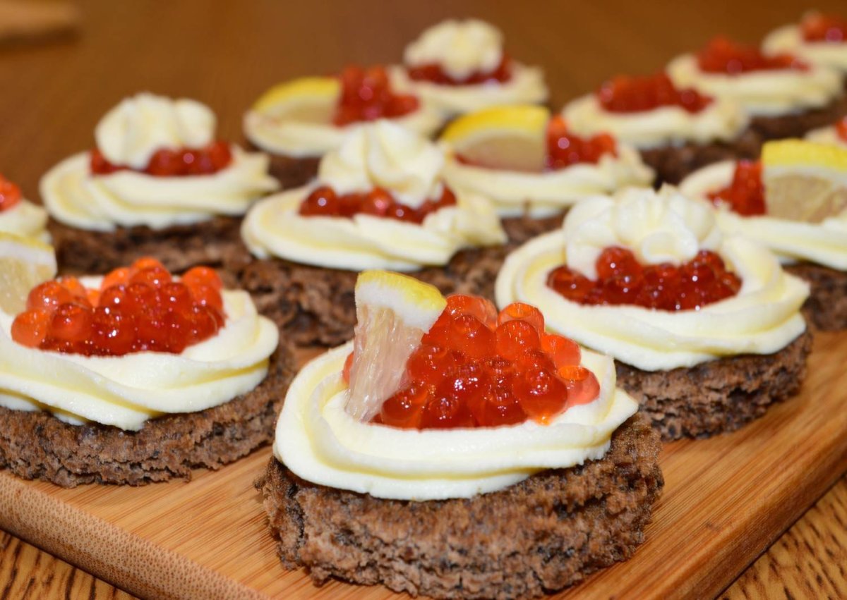 Закуски с красной икрой